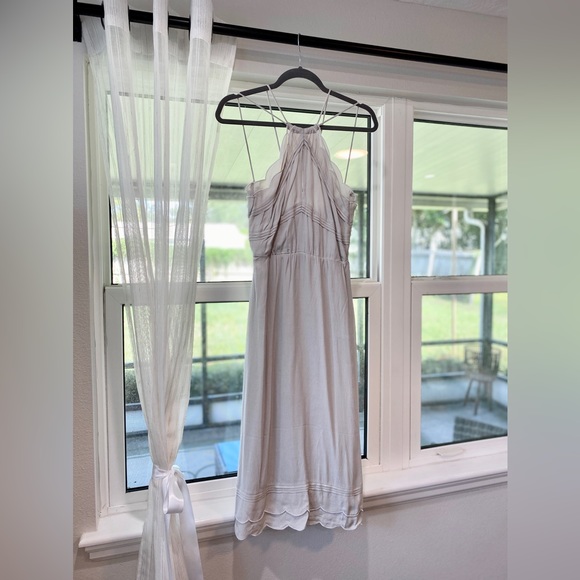 NWT Elliatt Elation dress, size S, taupe color, Keyhole and scalloped detailing - Picture 3 of 8